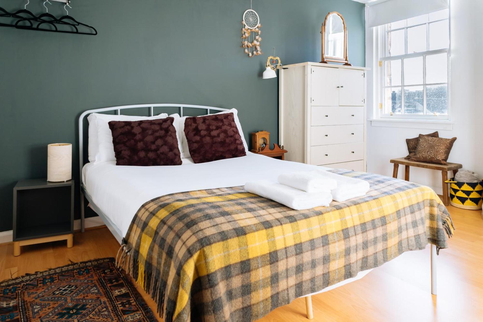 Charming 3 Bedroom Apartment In The Heart Of Vibrant Old Town EDI Exterior photo